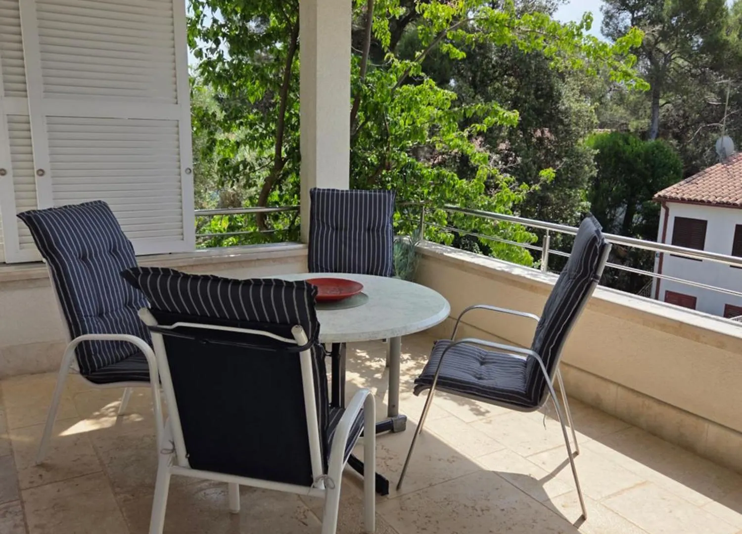 Apartman Alma רוביני דירה